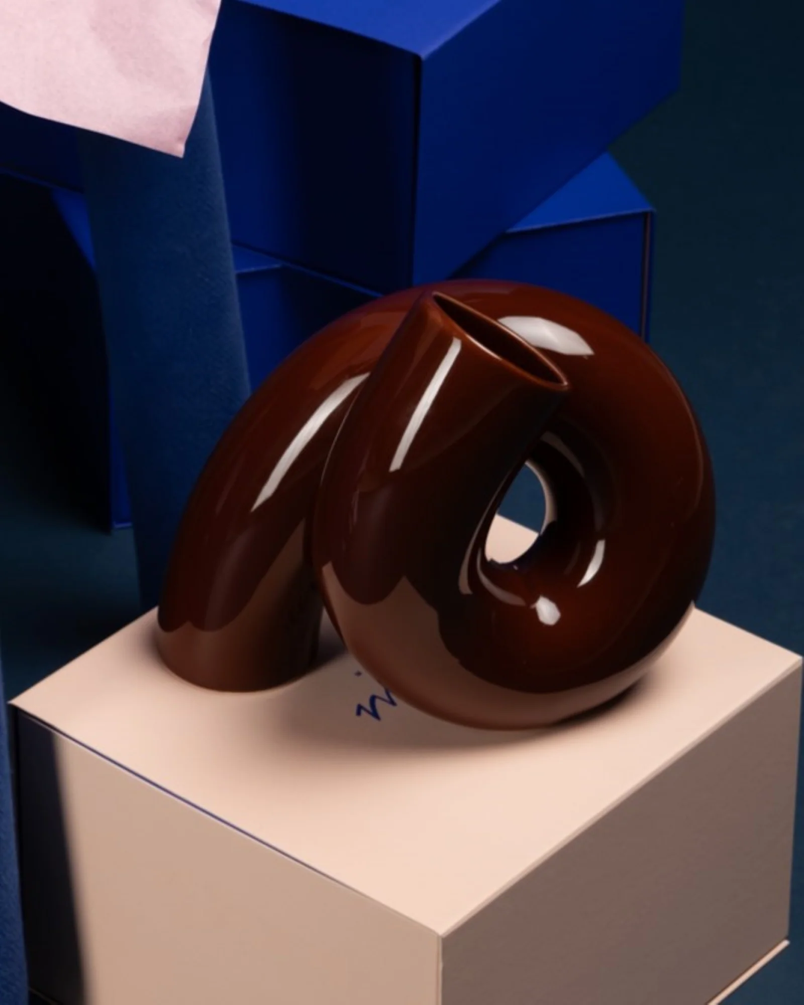 MaM x Ju Schnee Vase L burgund - Image 5